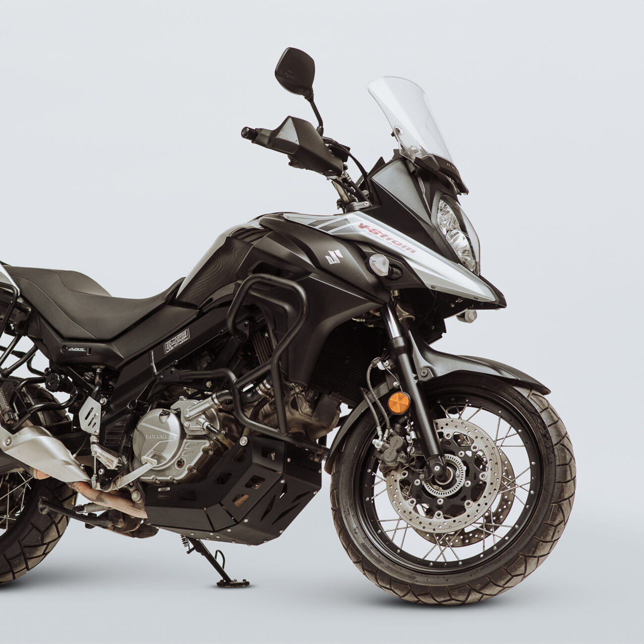 CUBRE CARTER SUZUKI VSTROM 650 XT / DL ABS NEGRO - Image 4