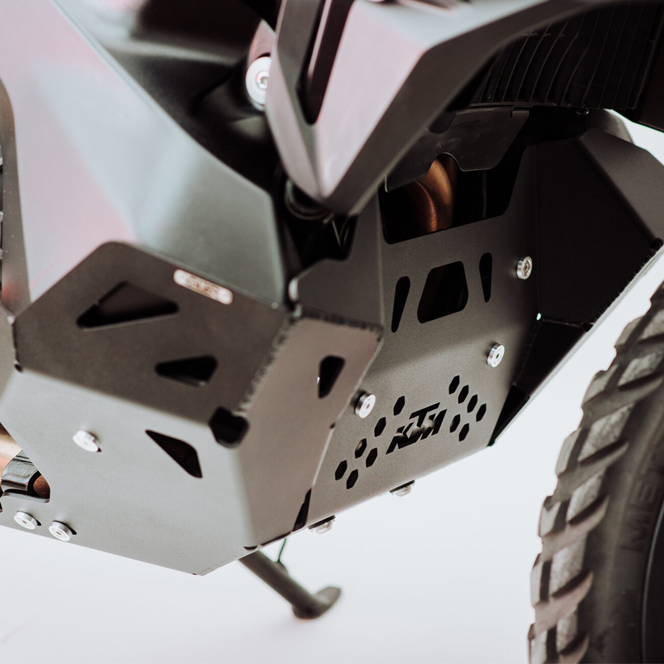 CUBRE CARTER KTM 790/890 ADV NEGRO - Image 7