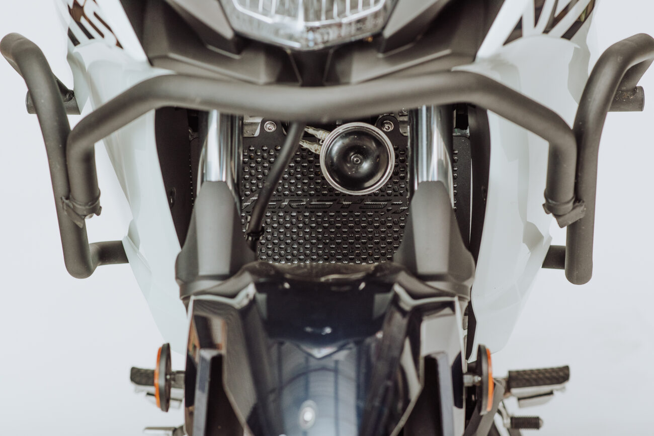 CUBRE RADIADOR KAWASAKI VERSYS 300 - Image 3