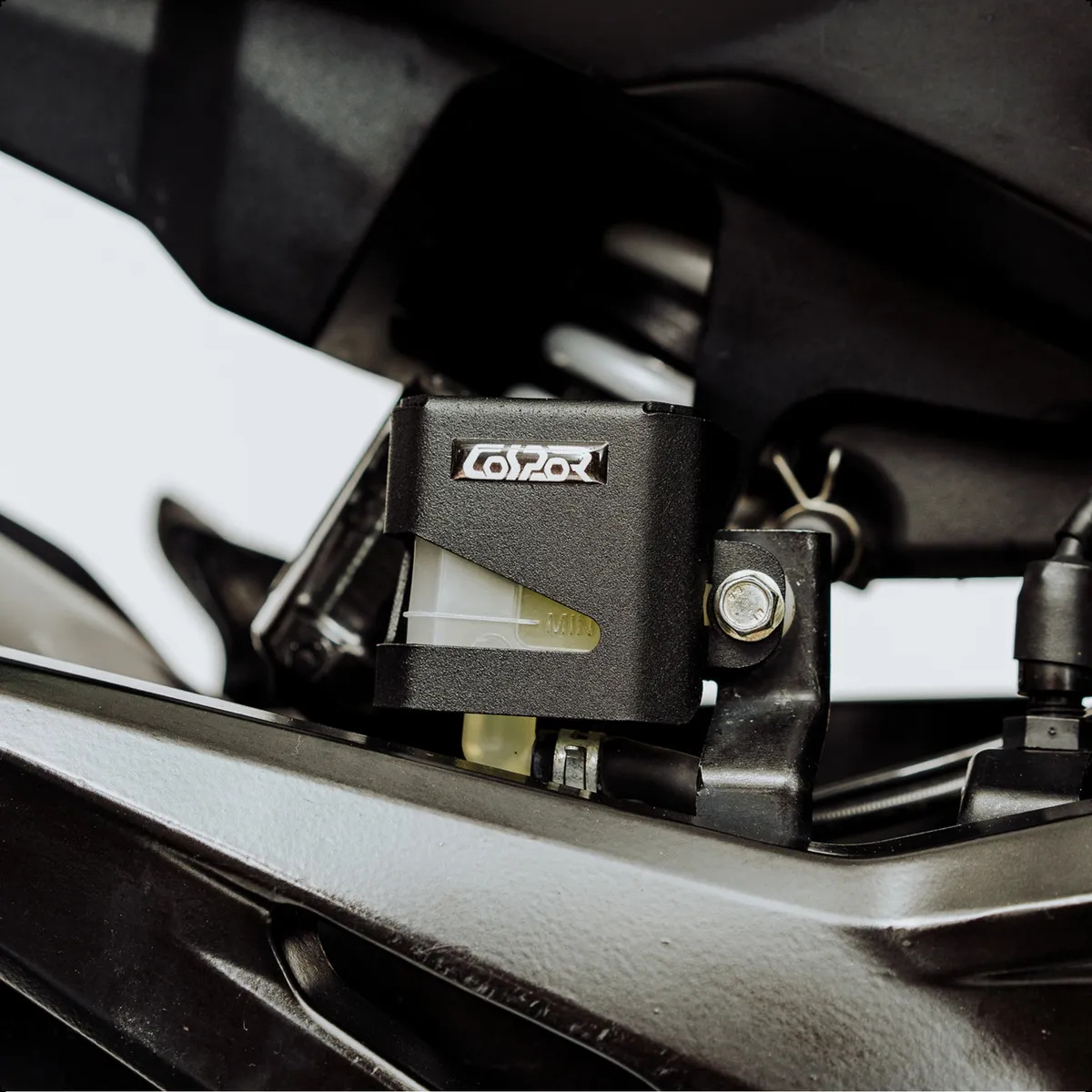 PROTECTOR CUBETA FRENO DOMINAR 400 UG - Image 3