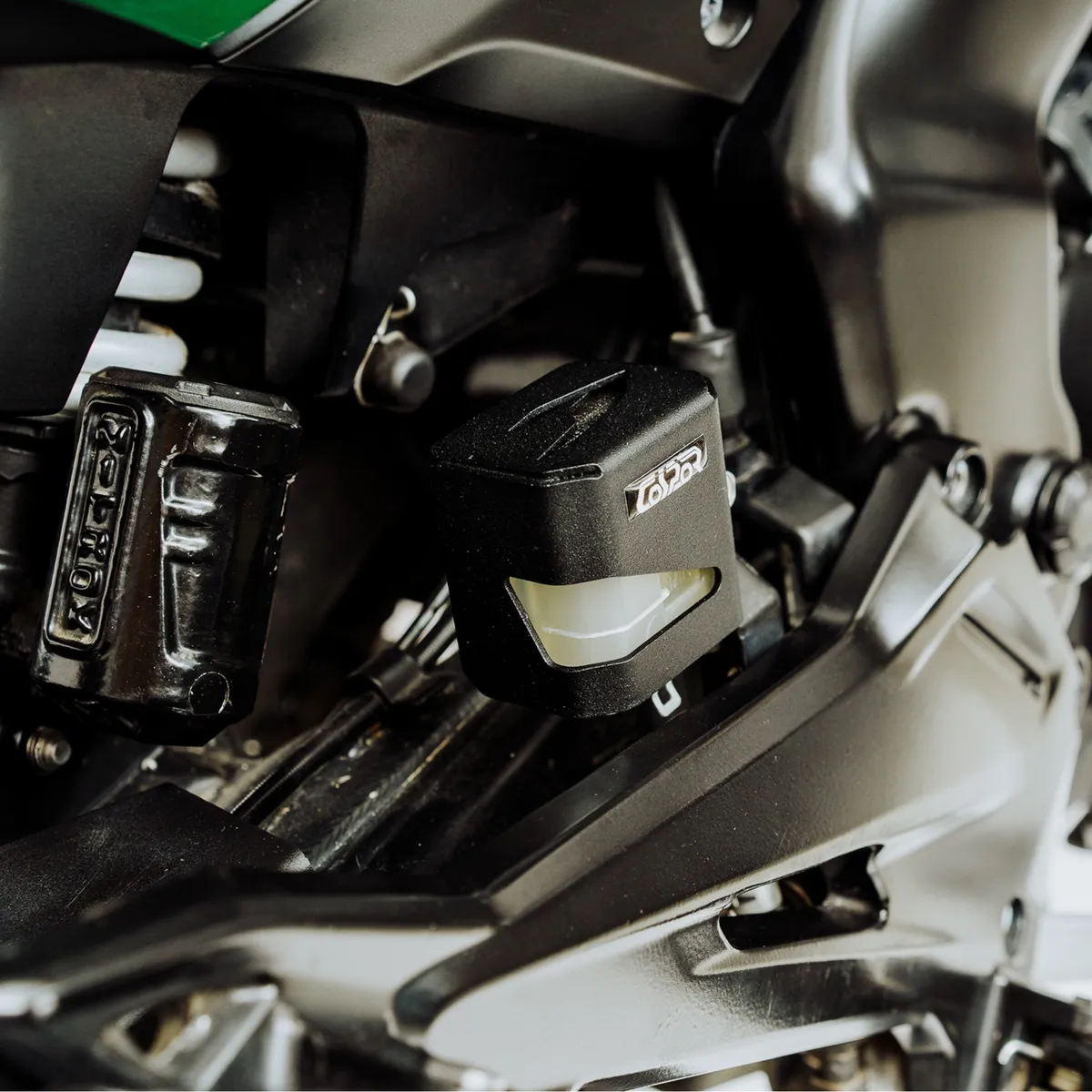 PROTECTOR CUBETA FRENO DOMINAR 400 UG - Image 4