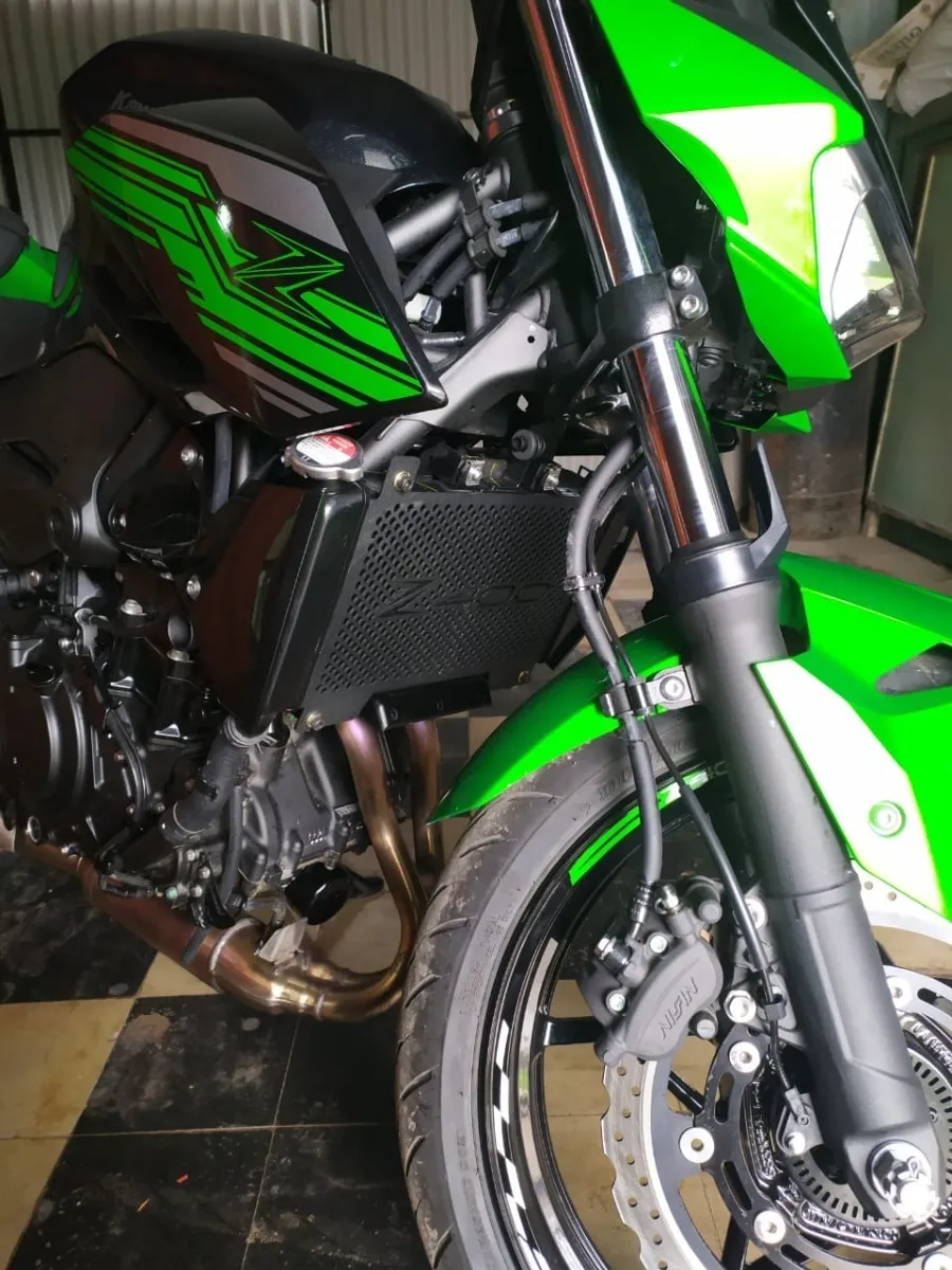 CUBRE RADIADOR PROTECTOR KAWASAKI Z400 / Z500 - Image 5
