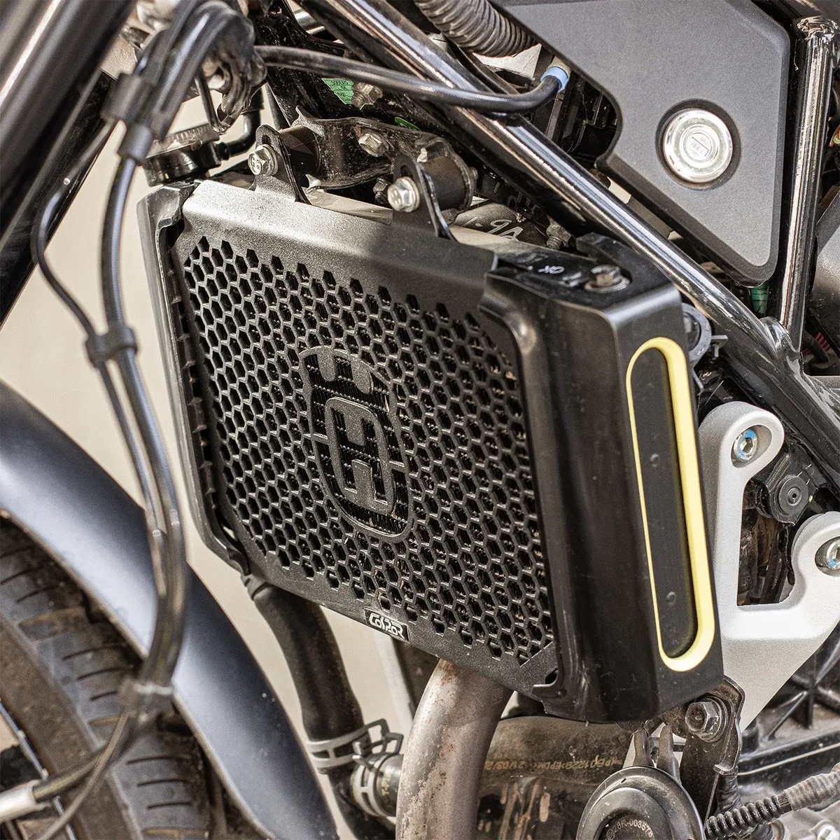 CUBRE RADIADOR HUSQVARNA SVARTPILEN 201 - Image 6