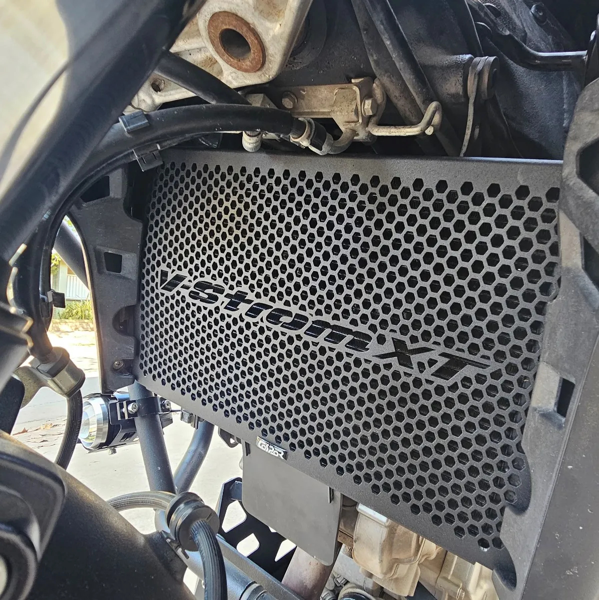 CUBRE RADIADOR SUZUKI VSTROM 650 XT - Image 2